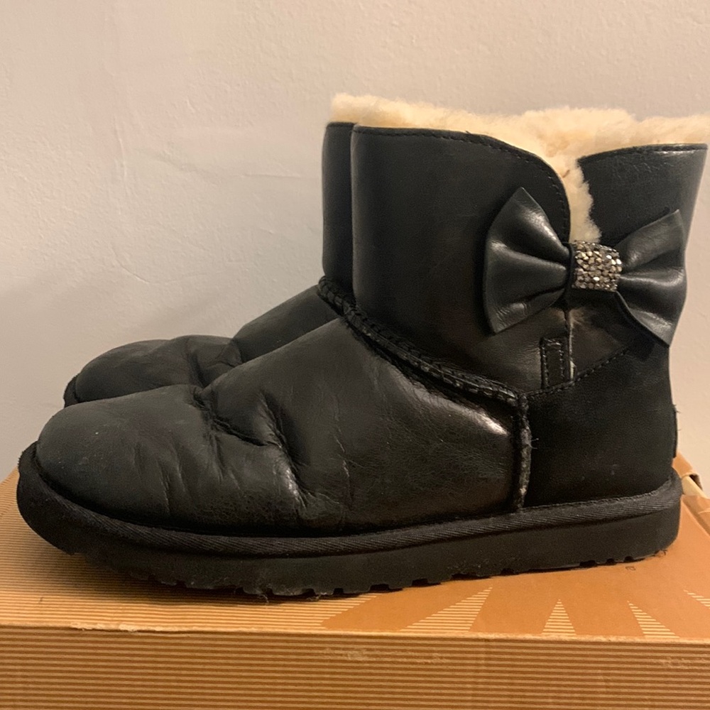 UGG Mini Bailey Bow Crystal Leather Boots Size 7